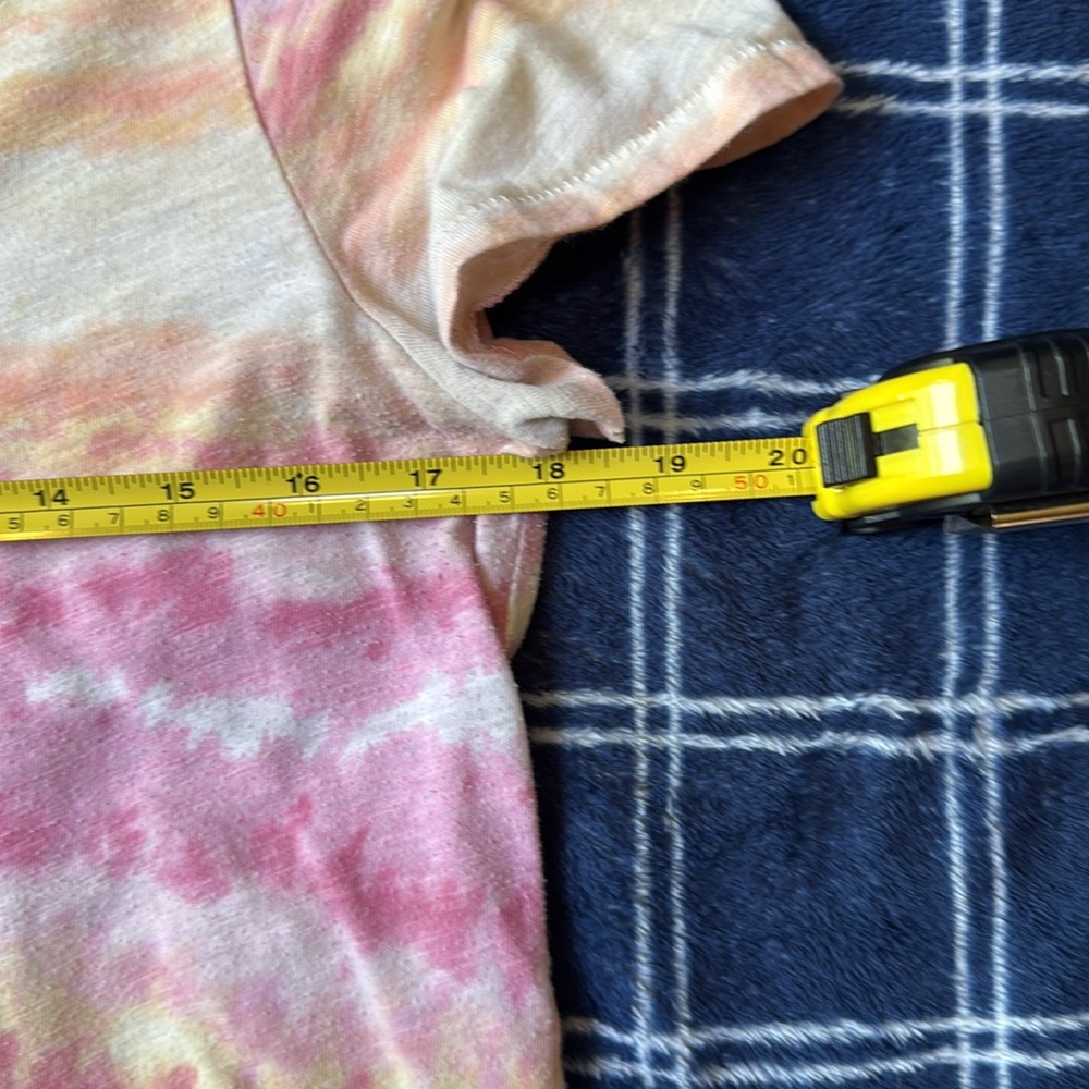 Women's Tie-Dye V-Neck Top - Picture 6 of 6